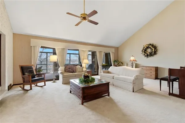 $580,000 | 812 High Drive, Excelsior Springs, MO 64024