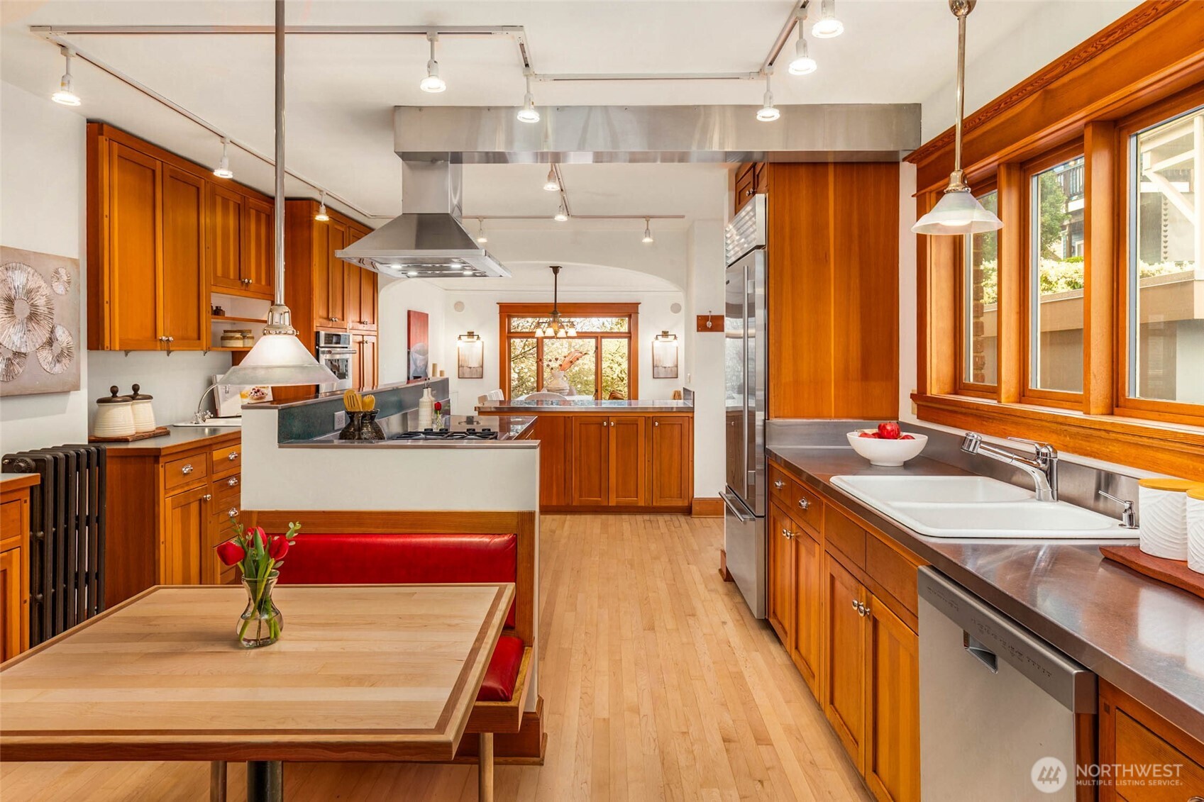 2117 North 36th Street Seattle, WA 98103 - Photo 9 of 39