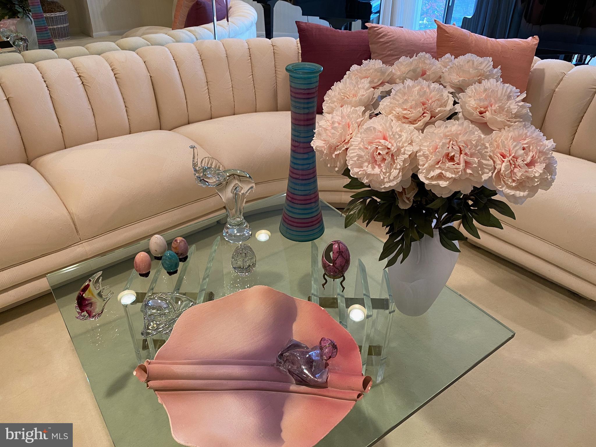 3021 Fallstaff Road, Unit 403B Baltimore, MD 21209 - Photo 7 of 44 Beautifully curated authentic 80's decor.