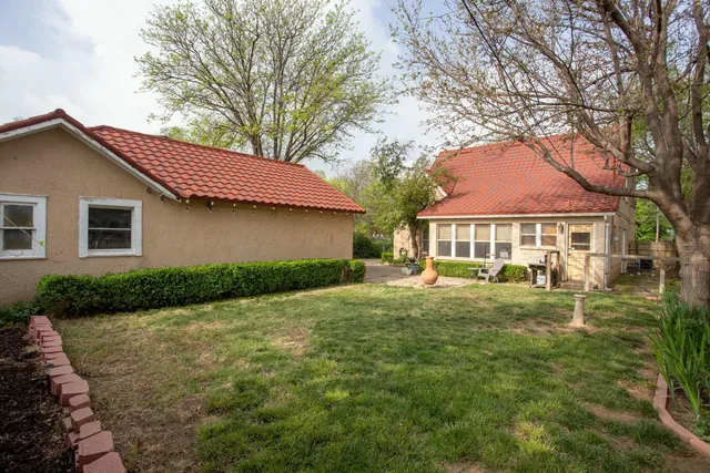 a view of a house with a yard and garage