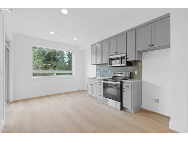 $899,933 | 14988 Southeast Andre Way, Clackamas, OR 97015