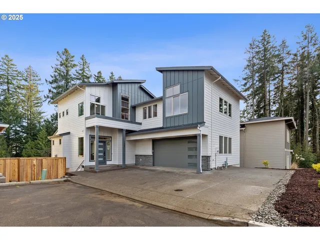 $949,033 | 14988 Southeast Andre Way, Clackamas, OR 97015
