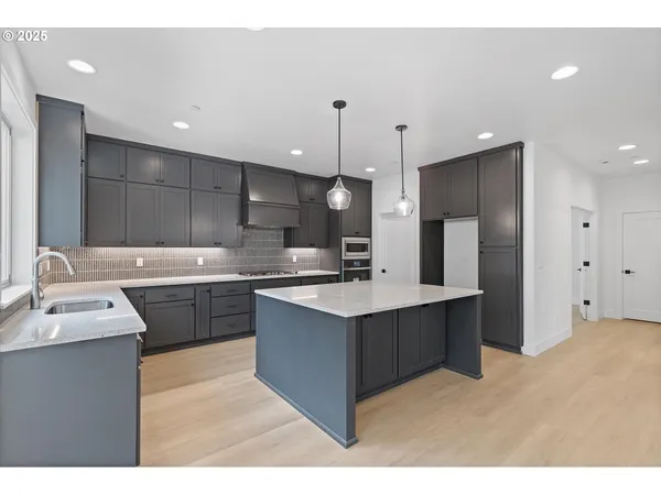 $899,933 | 14988 Southeast Andre Way, Clackamas, OR 97015