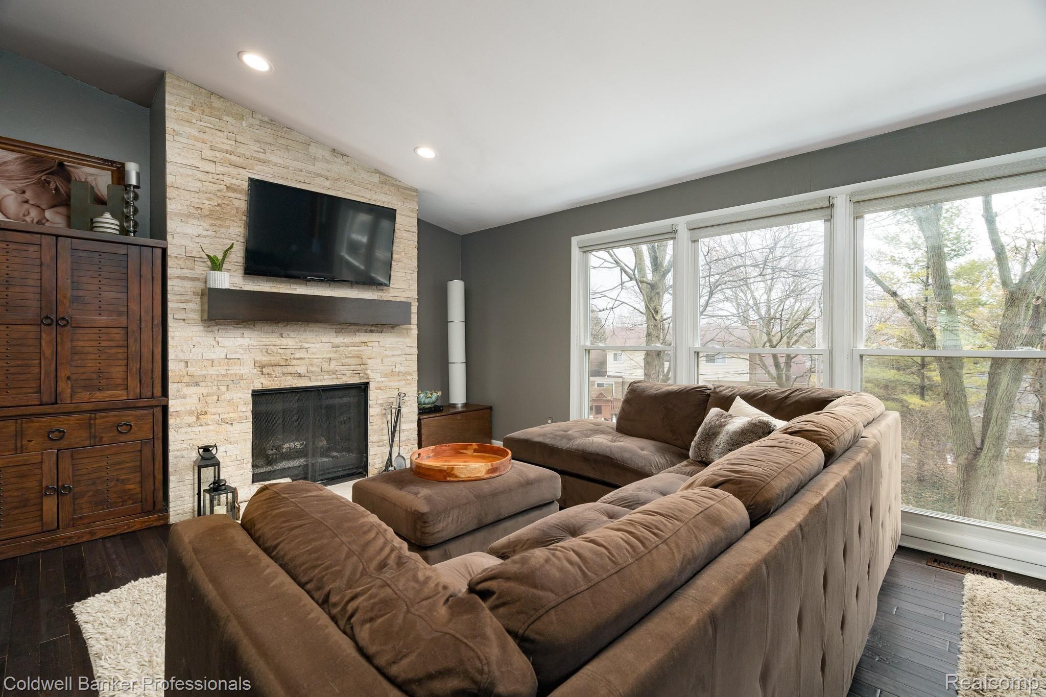 629 Bucknell Court Rochester, MI 48309 - Photo 8 of 37 629-Bucknell-Ct-08.JPG