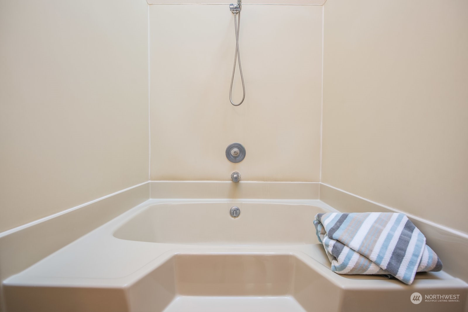 2468 Southeast 8th Place Renton, WA 98057 - Photo 18 of 25 Gallery Image 18