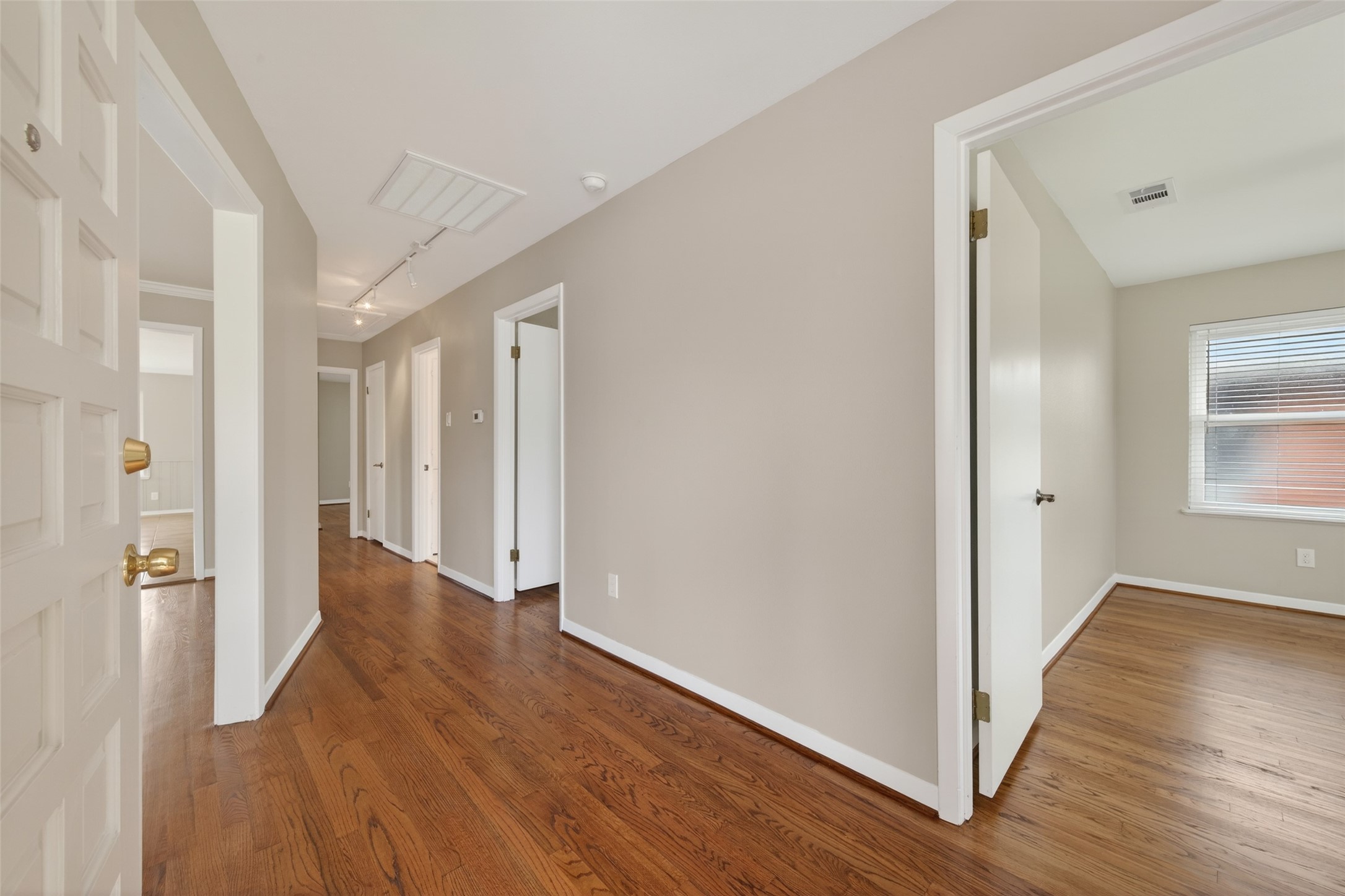 1506 Foxwood Road Houston, TX 77008 - Photo 6 of 44