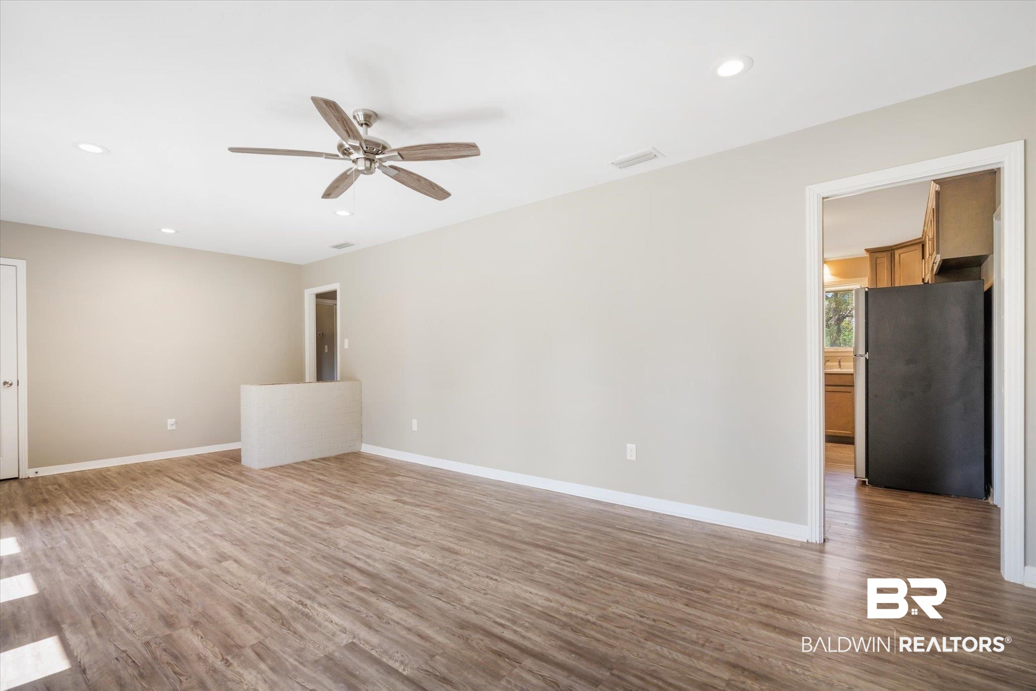 7070 South Laverne Drive Mobile, AL 36618 - Photo 3 of 20