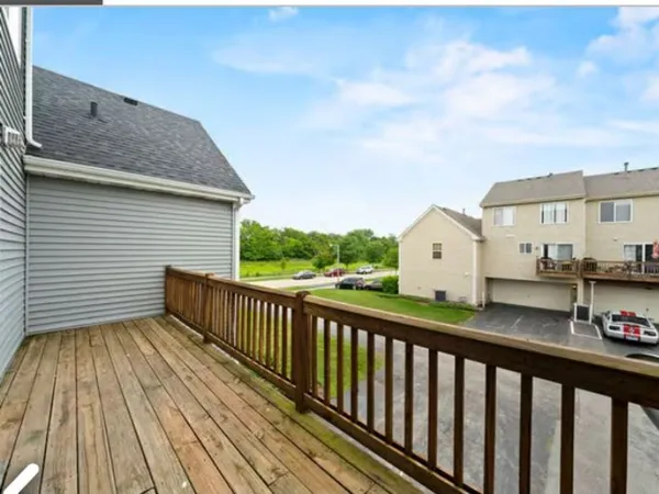 $2,299 | 512 Lincoln Station Drive, Unit 512, Oswego, IL 60543