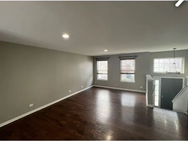 $2,299 | 512 Lincoln Station Drive, Unit 512, Oswego, IL 60543