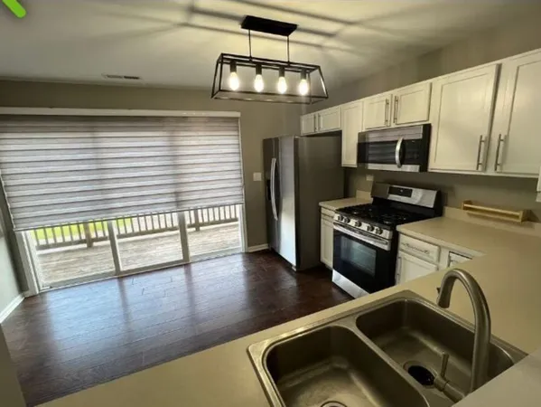 $2,299 | 512 Lincoln Station Drive, Unit 512, Oswego, IL 60543