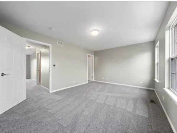 $2,299 | 512 Lincoln Station Drive, Unit 512, Oswego, IL 60543