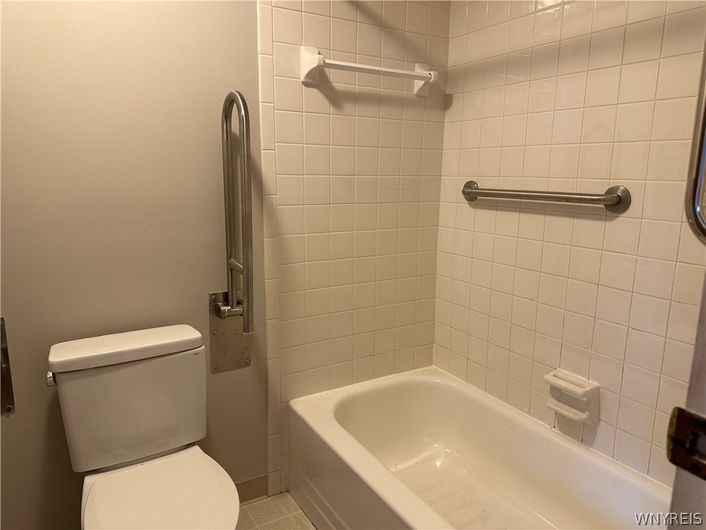 304 Charlesgate Circle Amherst, NY 14051 - Photo 12 of 26 upper bath