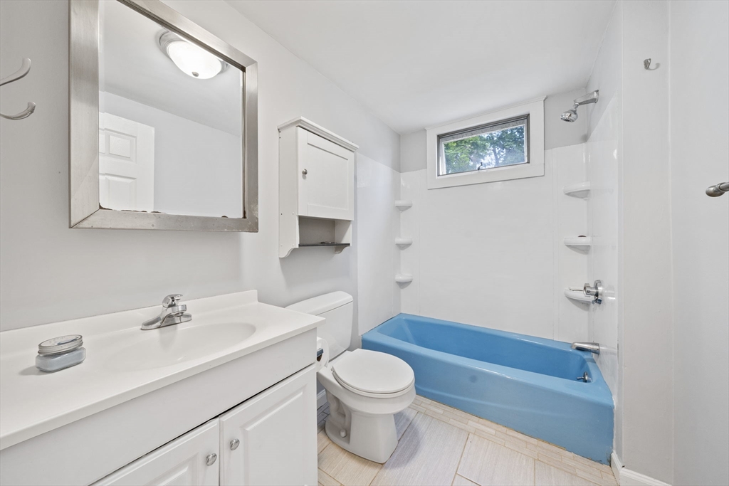 12 Rosemont Road, Unit 1 Weymouth, MA 02191 - Photo 5 of 7