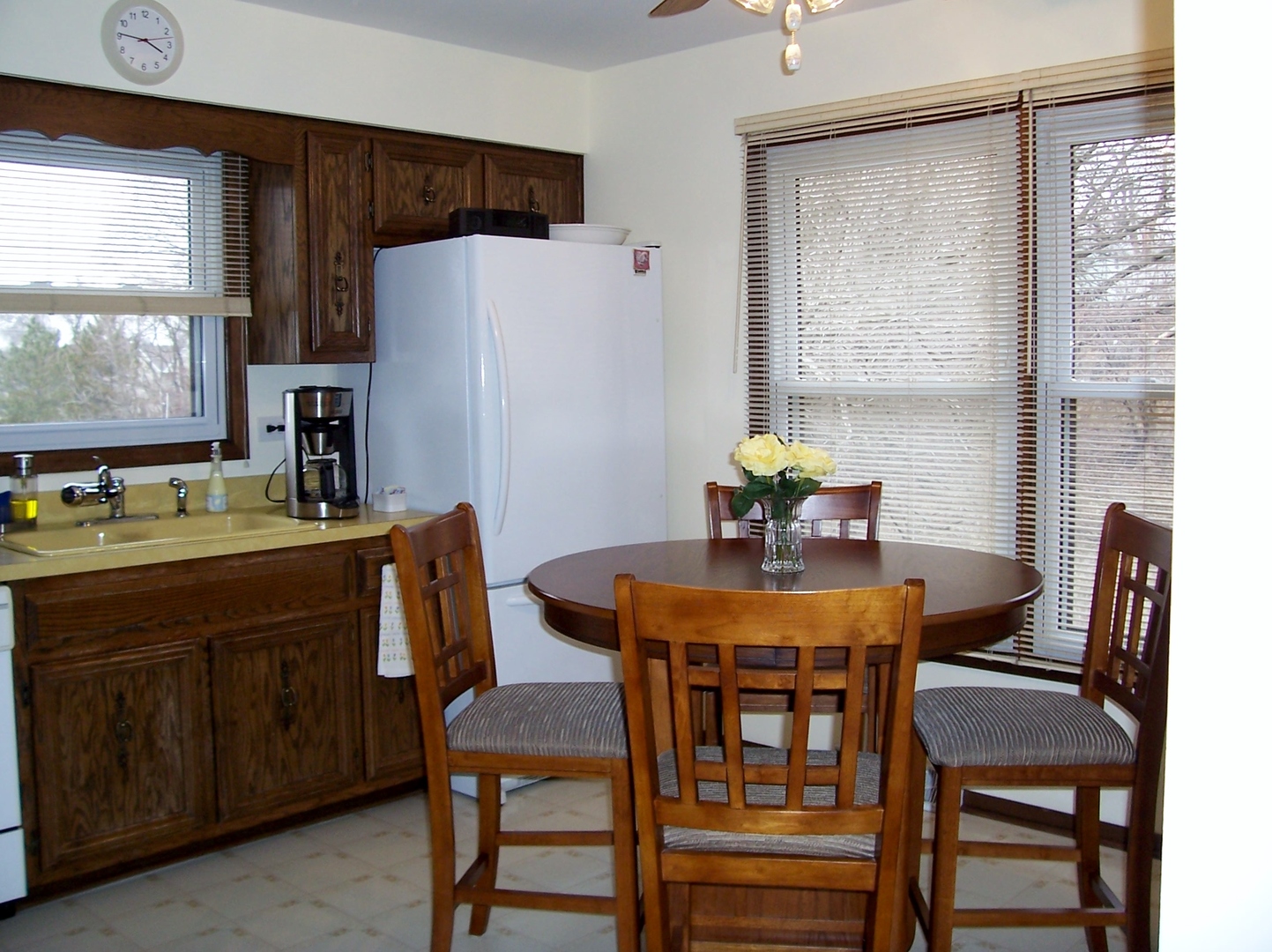 411 Lemont Street Lemont, IL 60439 - Photo 13 of 31 a dining room with furniture and window