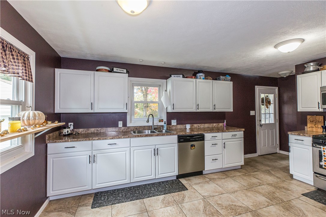 4034 Kenneth Road Stow, OH 44224 - Photo 7 of 35