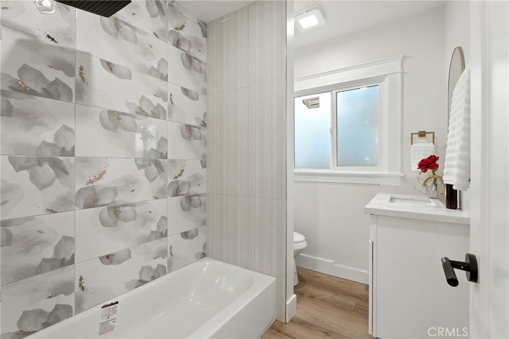 4340 2nd Avenue Los Angeles, CA 90008 - Photo 18 of 54 a bathroom with a bathtub and shower