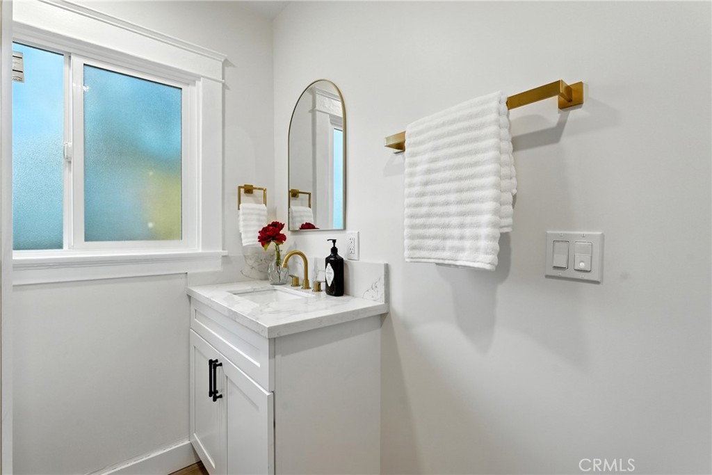 4340 2nd Avenue Los Angeles, CA 90008 - Photo 20 of 54 a bathroom with a sink and a mirror