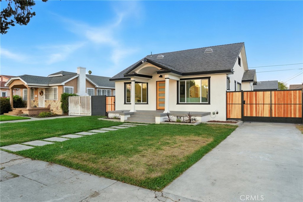 4340 2nd Avenue Los Angeles, CA 90008 - Photo 2 of 54 a front view of a house with a yard