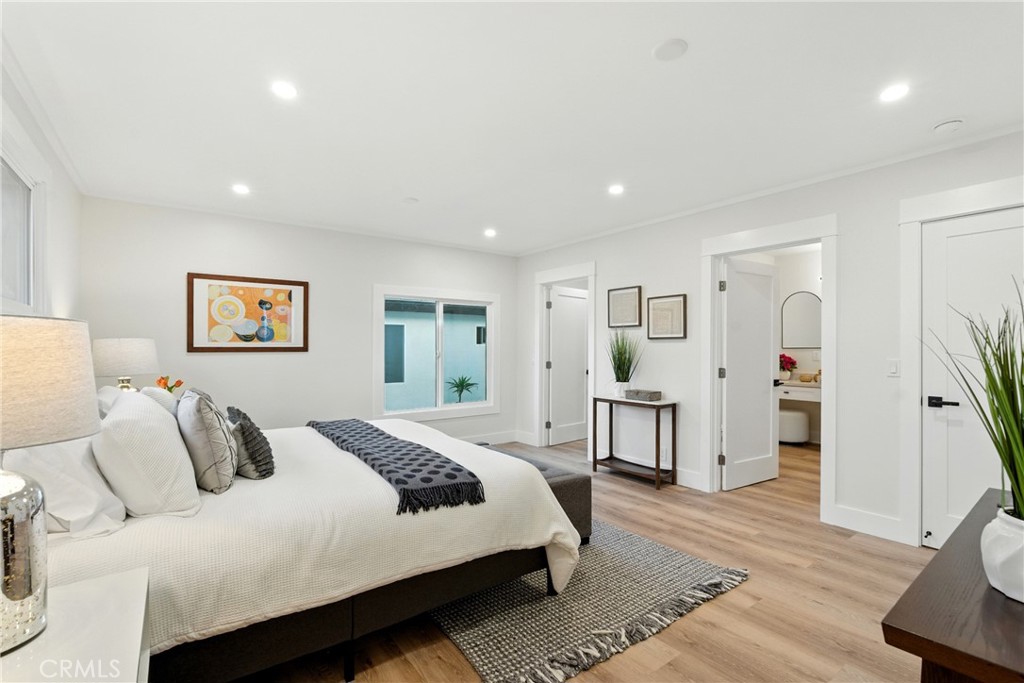 4340 2nd Avenue Los Angeles, CA 90008 - Photo 27 of 54 a spacious bedroom with a bed and a couch