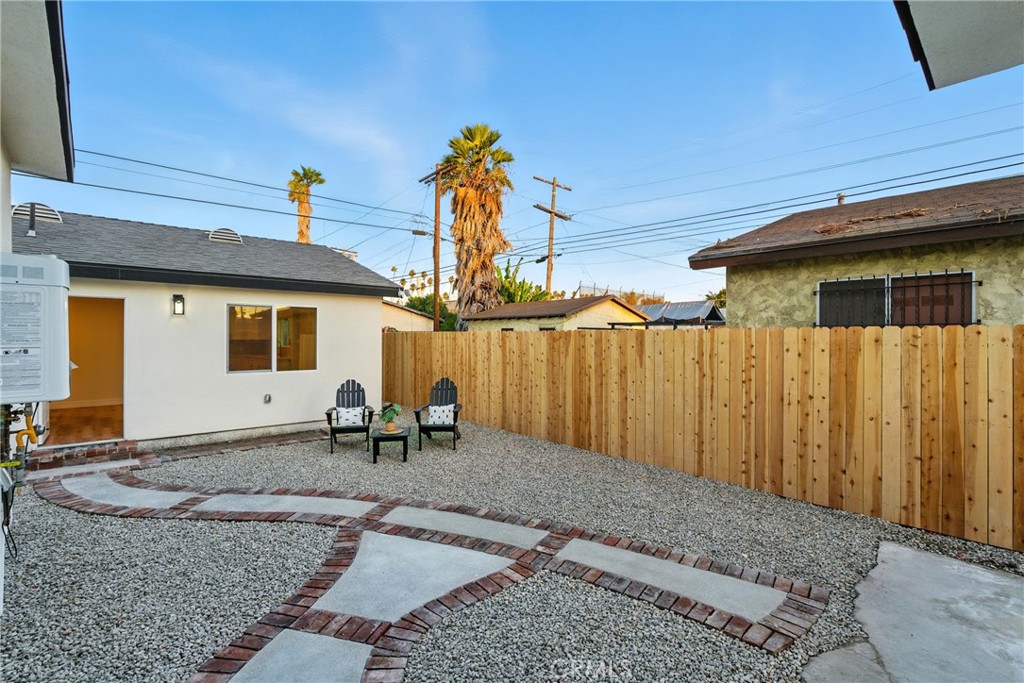 4340 2nd Avenue Los Angeles, CA 90008 - Photo 31 of 54 a backyard of a house with table and chairs