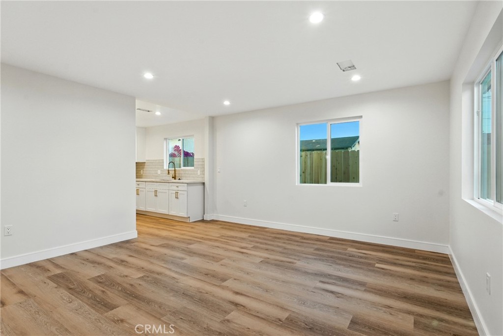 4340 2nd Avenue Los Angeles, CA 90008 - Photo 33 of 54 a view of kitchen and windows
