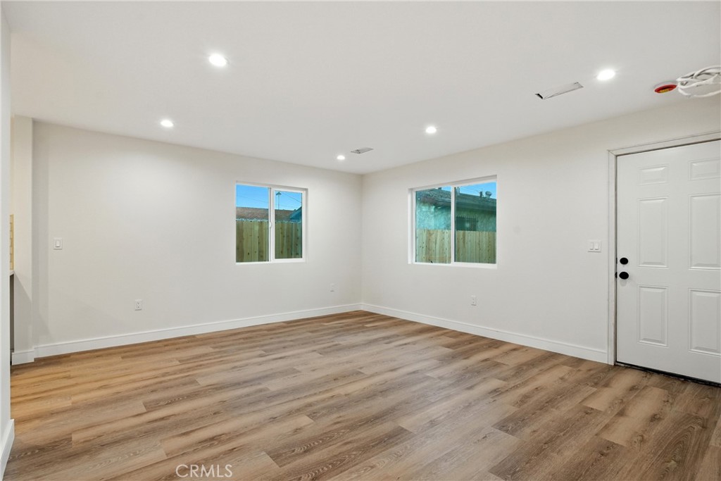 4340 2nd Avenue Los Angeles, CA 90008 - Photo 34 of 54 a view of empty room with wooden floor and fan
