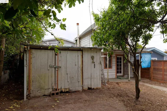 a view of a barn in the middle of a yard