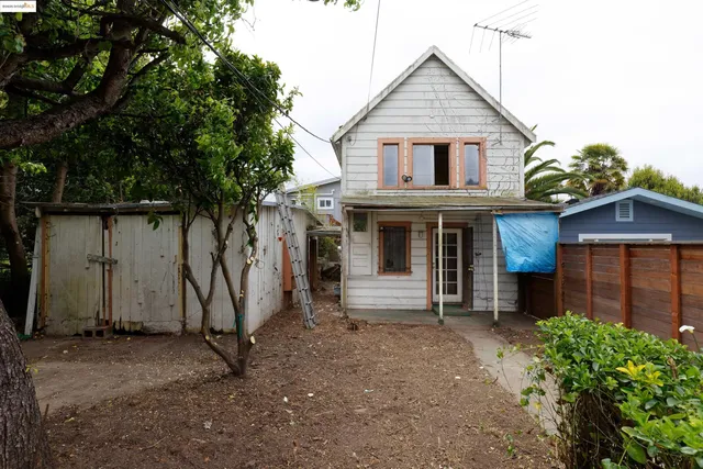 a view of house and outdoor space