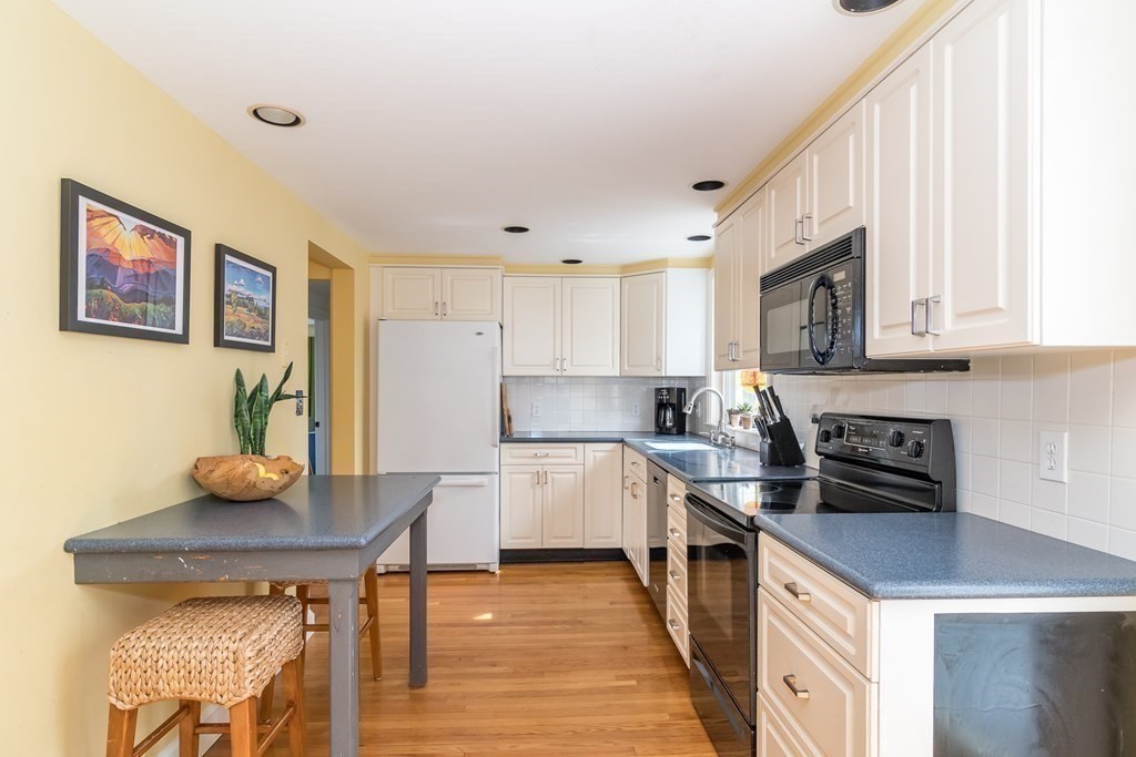 7 Digren Road Natick, MA 01760 - Photo 8 of 24 Gallery Image 8