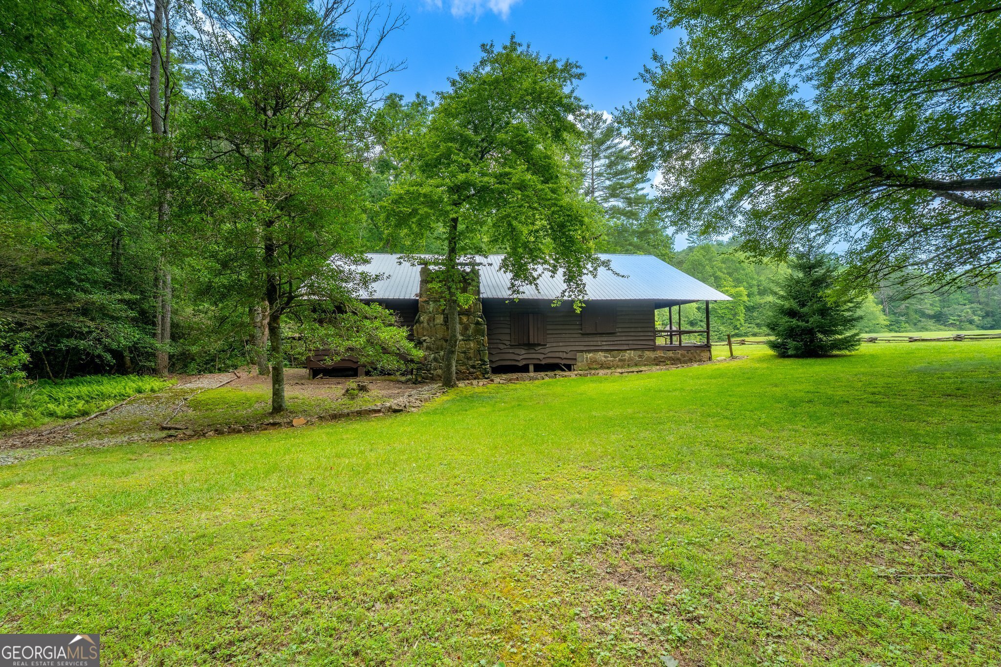0 Grizzly Ridge Road Lakemont, GA 30552 - Photo 60 of 75 a backyard of a house with table and chairs