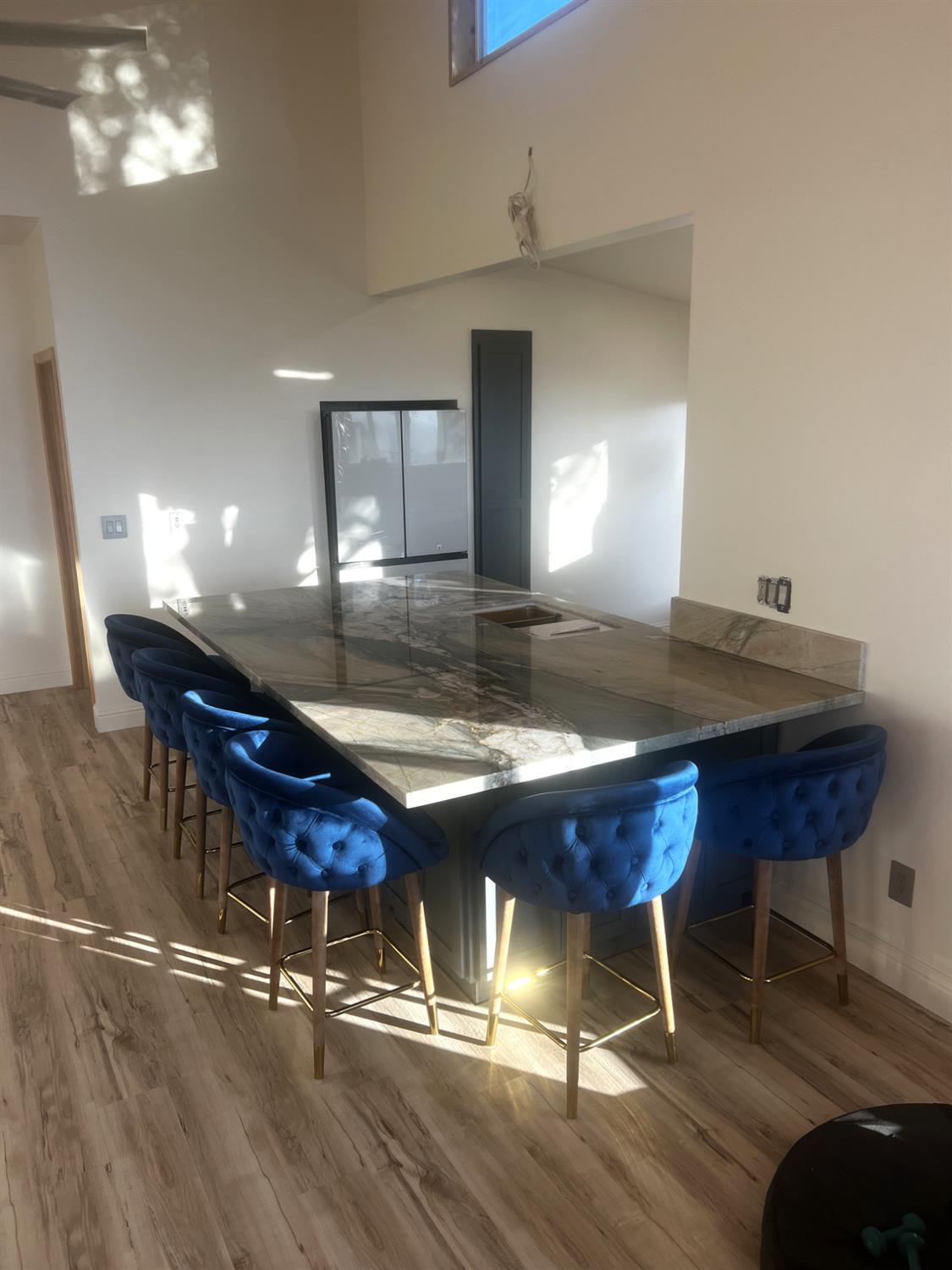 51571 Coyote Ridge Road Oakhurst, CA 93644 - Photo 18 of 81 a room with dining table and chairs