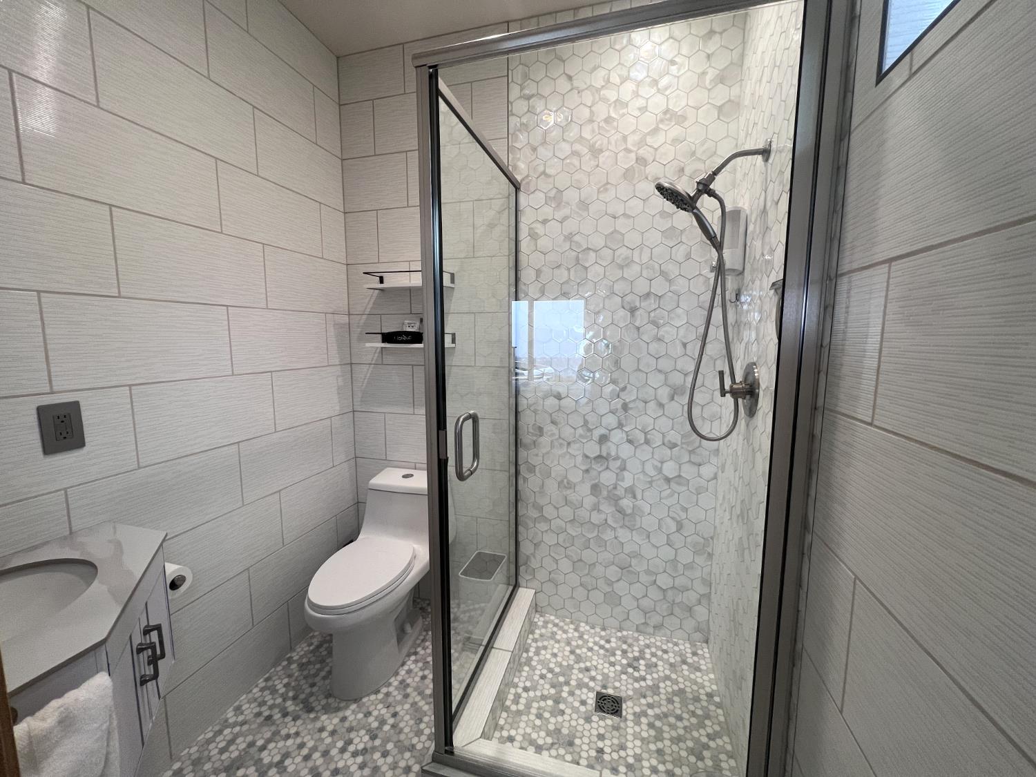 51571 Coyote Ridge Road Oakhurst, CA 93644 - Photo 22 of 81 a bathroom with a toilet and a shower