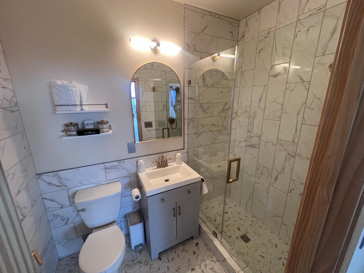 51571 Coyote Ridge Road Oakhurst, CA 93644 - Photo 24 of 81 Main house 2nd bathroom