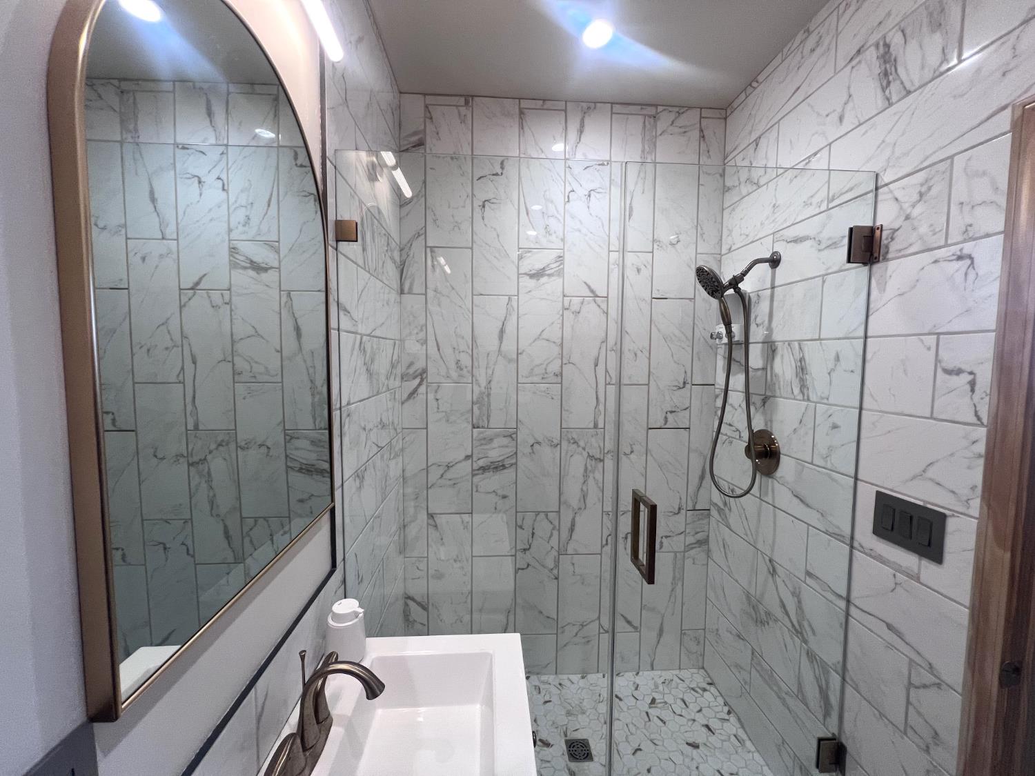 51571 Coyote Ridge Road Oakhurst, CA 93644 - Photo 25 of 81 a bathroom with a shower