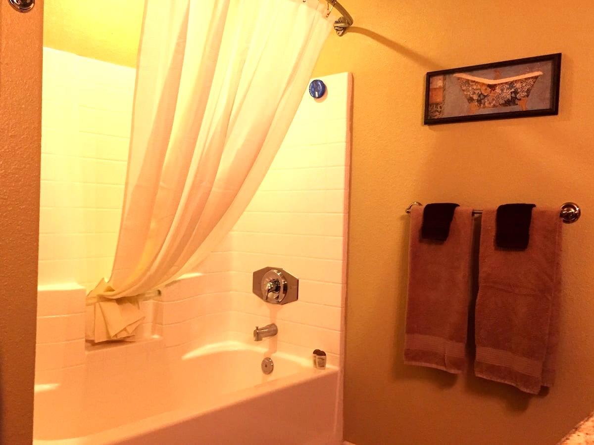 51571 Coyote Ridge Road Oakhurst, CA 93644 - Photo 38 of 81 a bathroom with a shower