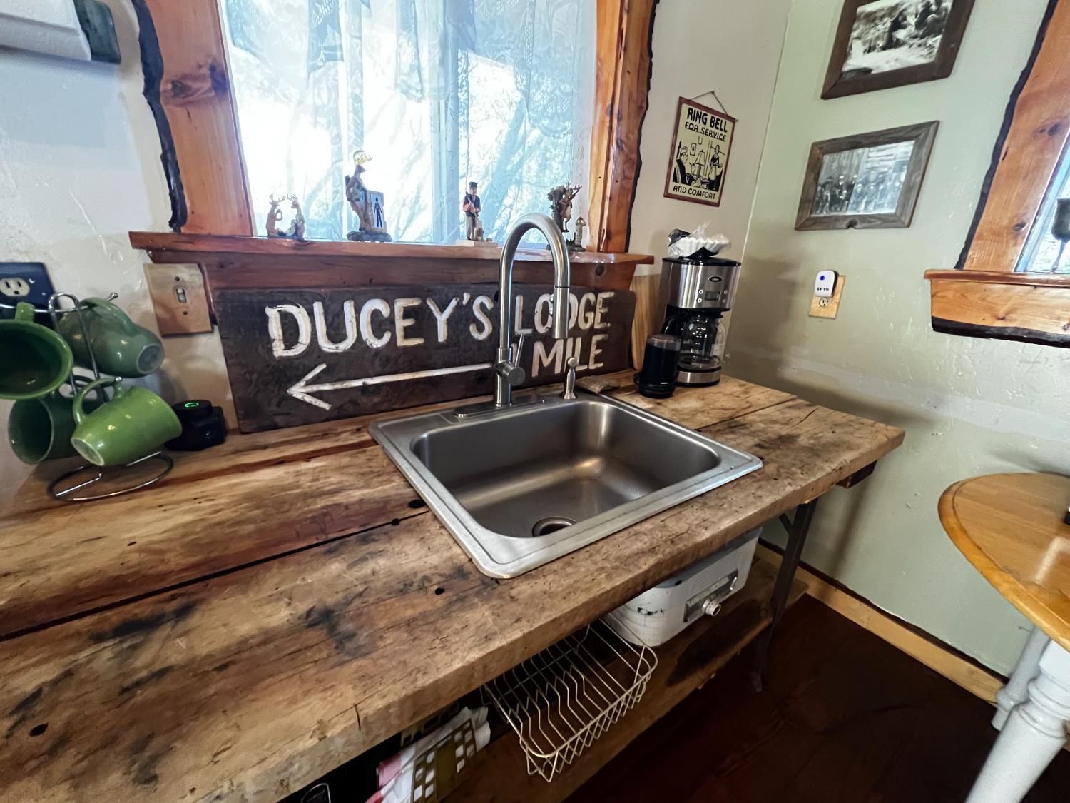 51571 Coyote Ridge Road Oakhurst, CA 93644 - Photo 53 of 81 a kitchen that has a sink and a stove