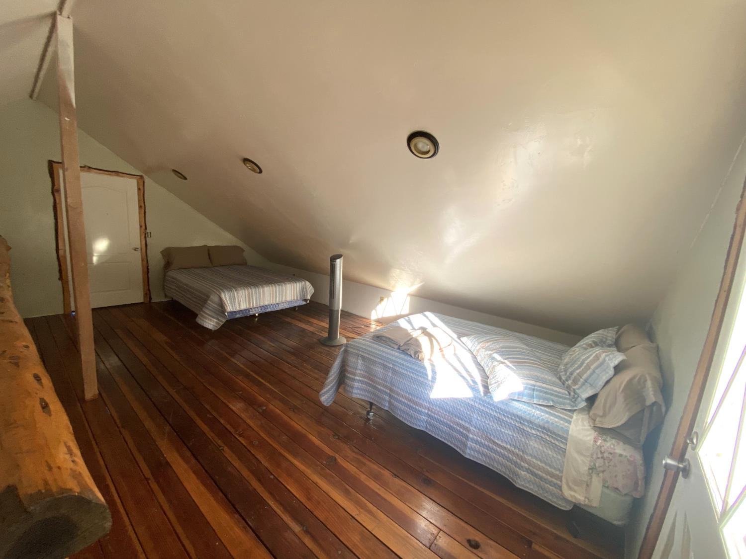 51571 Coyote Ridge Road Oakhurst, CA 93644 - Photo 55 of 81 a view of entryway and hall with wooden floor