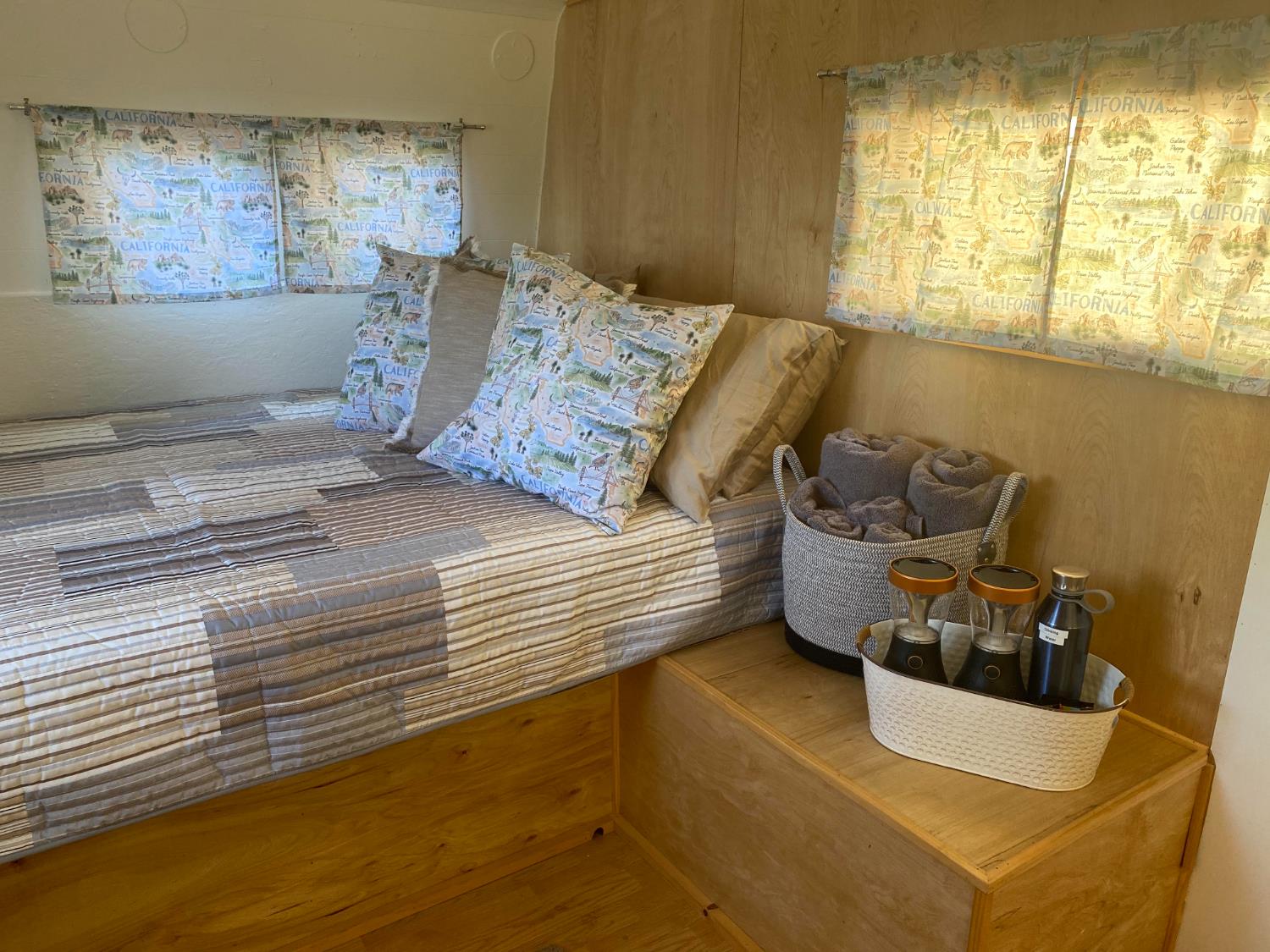 51571 Coyote Ridge Road Oakhurst, CA 93644 - Photo 78 of 81 a bed sitting in a bedroom next to a window