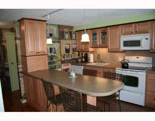 200 Post Road, Unit 416 Warwick, RI 02888 - Photo 2 of 4 Kitchen.