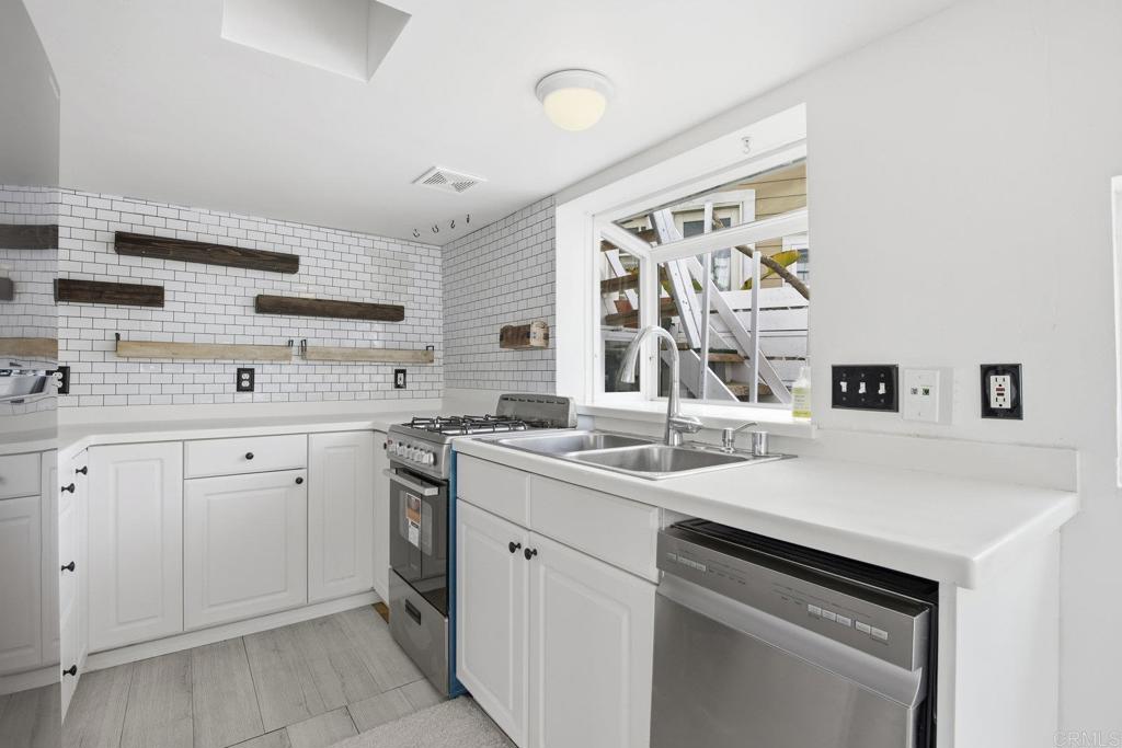 170 Diana Street Encinitas, CA 92024 - Photo 14 of 35