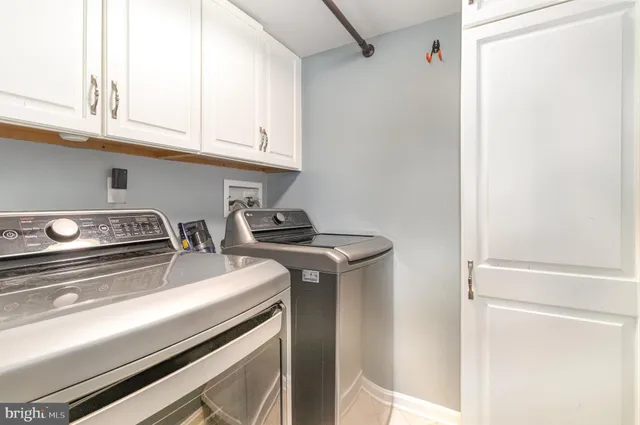 a view of washer and dryer