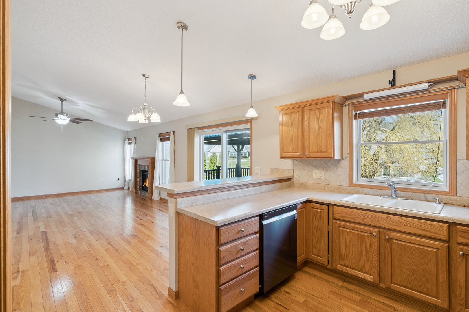 1716 Connor Court Clinton, IA 52732 - Photo 7 of 34