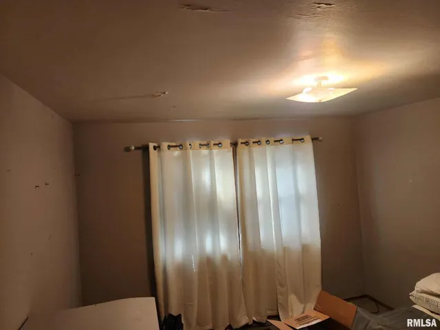 $85,000 | 708 South Broadway Street, Sesser, IL 62884