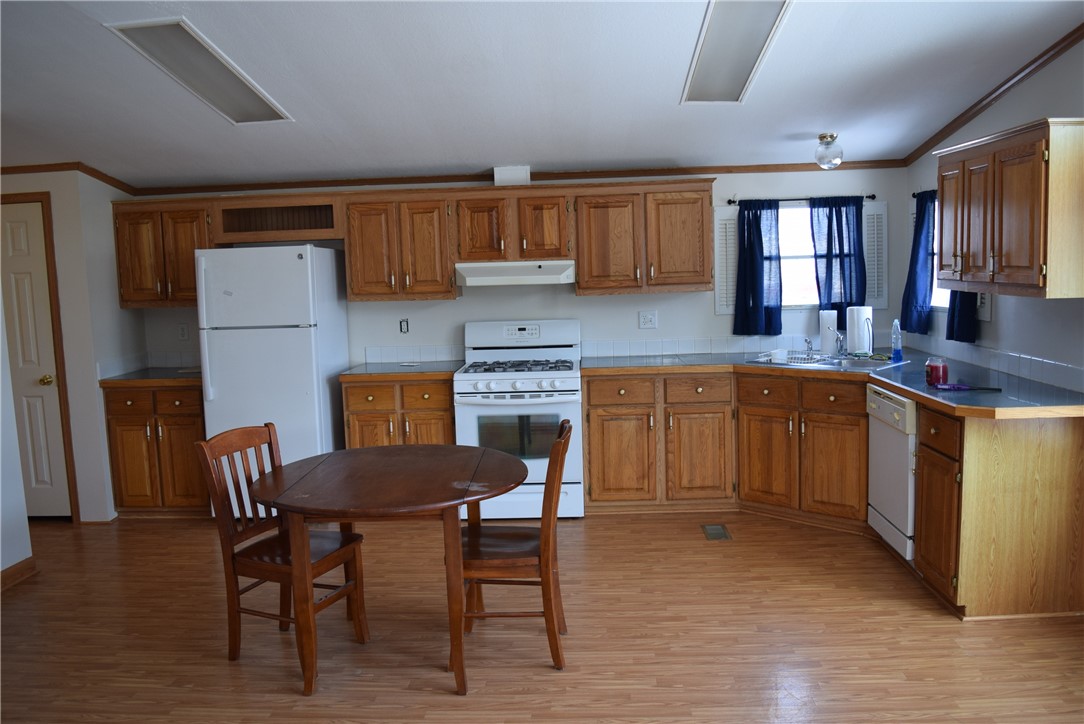 135 Heritage Estates Gaines, NY 14411 - Photo 4 of 18 Kitchen with all appliances