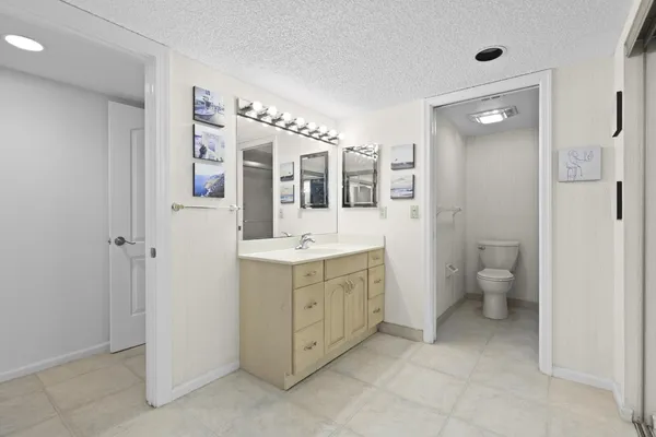 $300,000 | 5172 Southeast Club Way, Unit 207, Stuart, FL 34997