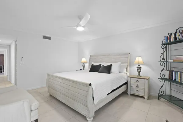 $300,000 | 5172 Southeast Club Way, Unit 207, Stuart, FL 34997