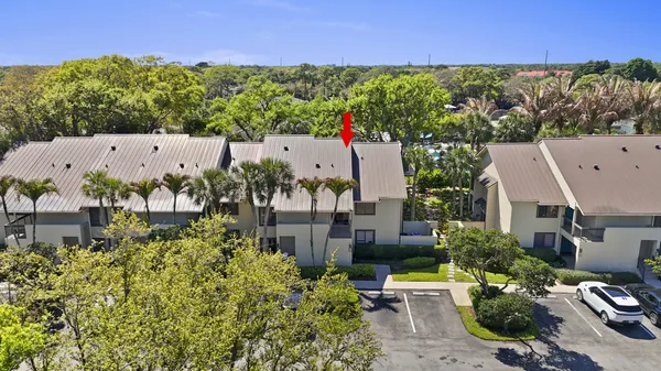 $300,000 | 5172 Southeast Club Way, Unit 207, Stuart, FL 34997