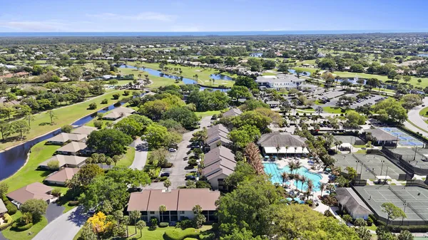 $300,000 | 5172 Southeast Club Way, Unit 207, Stuart, FL 34997