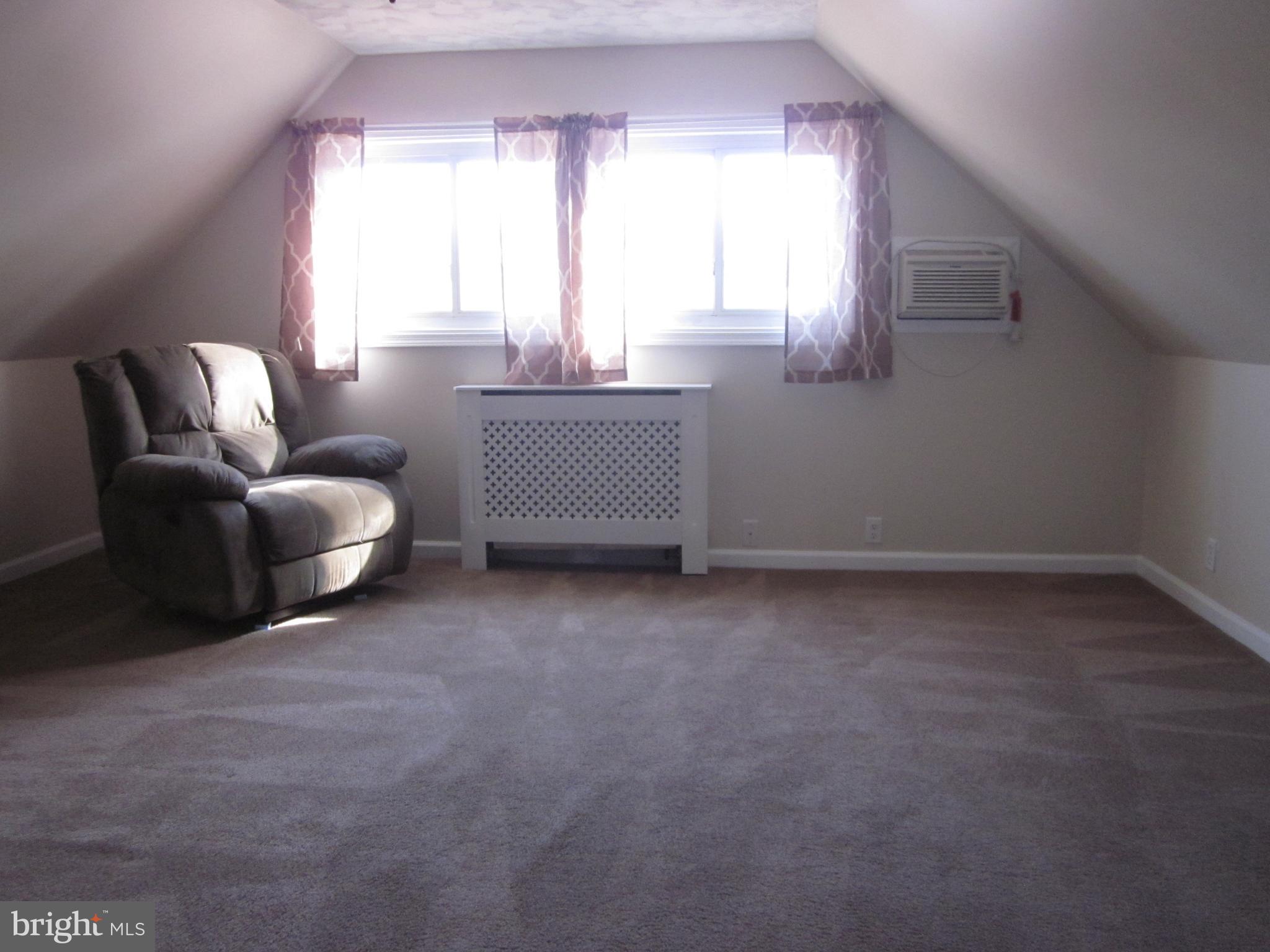 17 Pine Needle Road Levittown, PA 19056 - Photo 11 of 15 Second bedroom