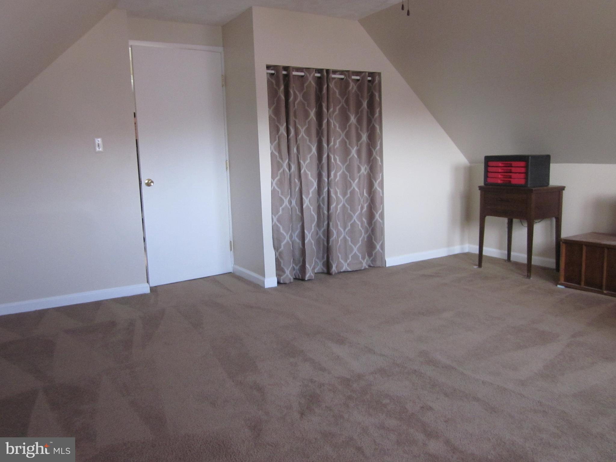 17 Pine Needle Road Levittown, PA 19056 - Photo 12 of 15 Second bedroom